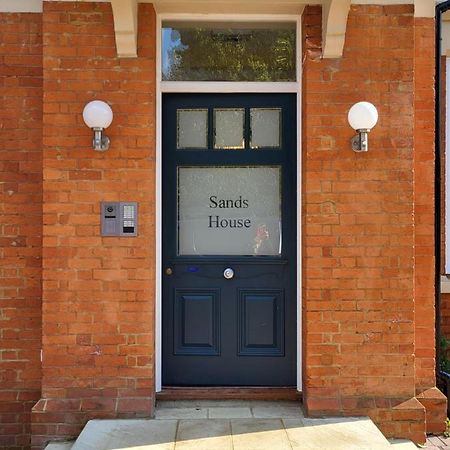 Sands House - Luxury Modern Studios With Secure Parking In Epsom, Surrey 外观 照片