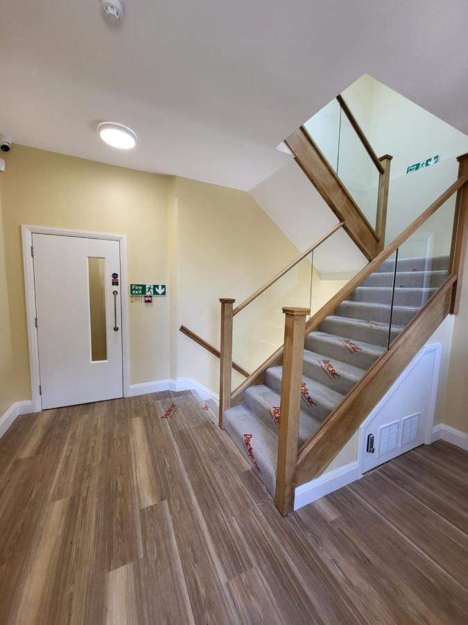 Sands House - Luxury Modern Studios With Secure Parking In Epsom, Surrey 外观 照片