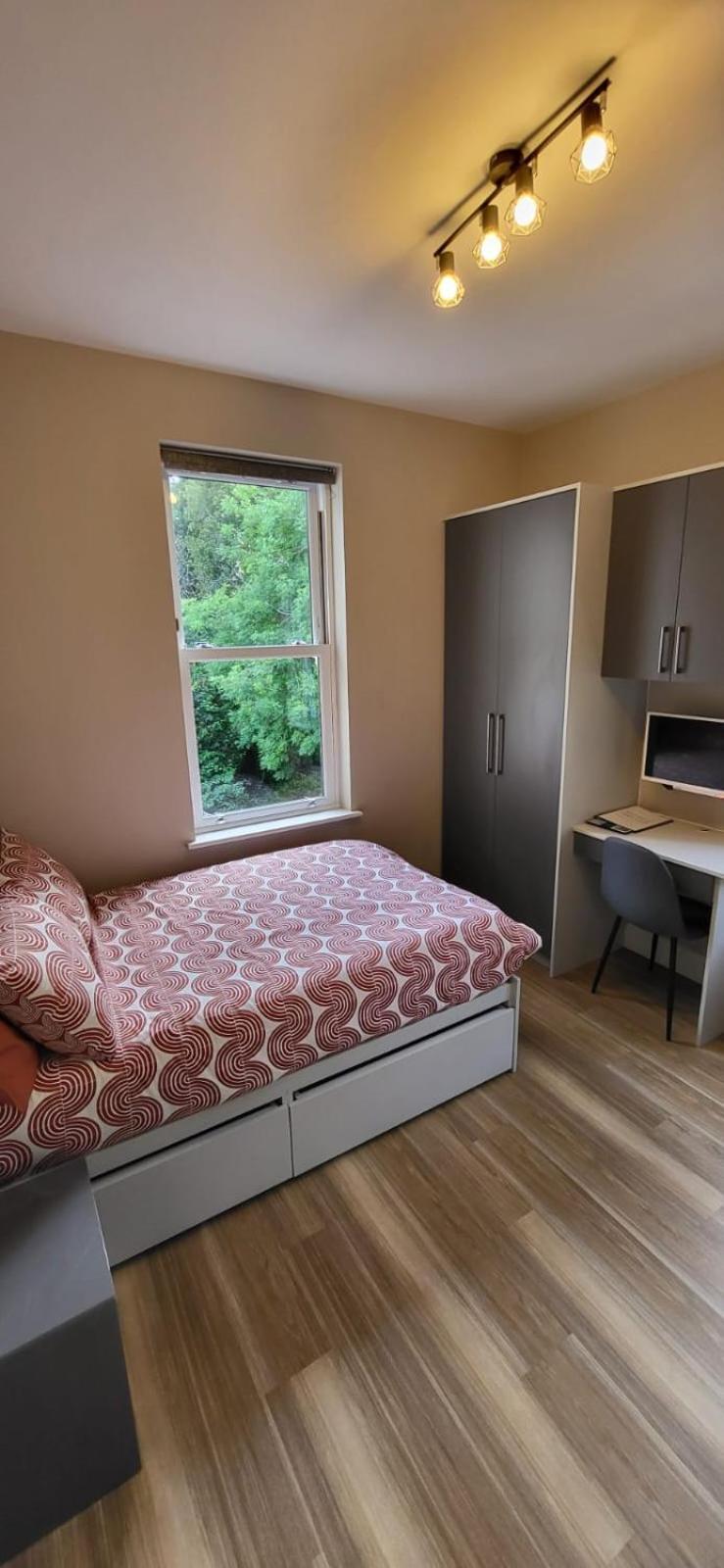 Sands House - Luxury Modern Studios With Secure Parking In Epsom, Surrey 外观 照片